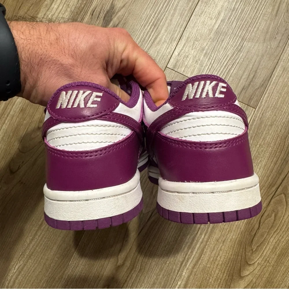 Nike Kids Sneakers in Purple and White - Picture 4 of 6